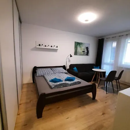 Klimka With Balcony, Free Wifi And Free Parking 아파트 브라티슬라바