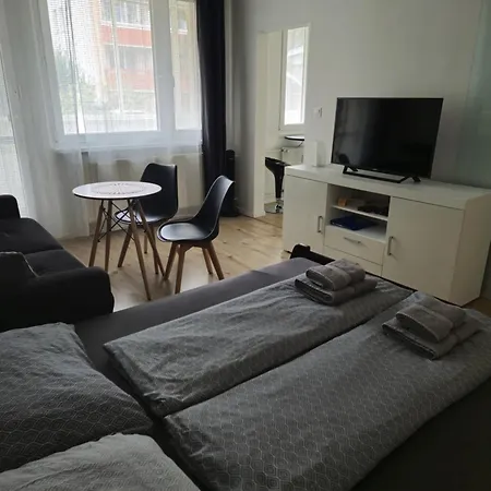 Klimka With Balcony, Free Wifi And Free Parking * Bratislava